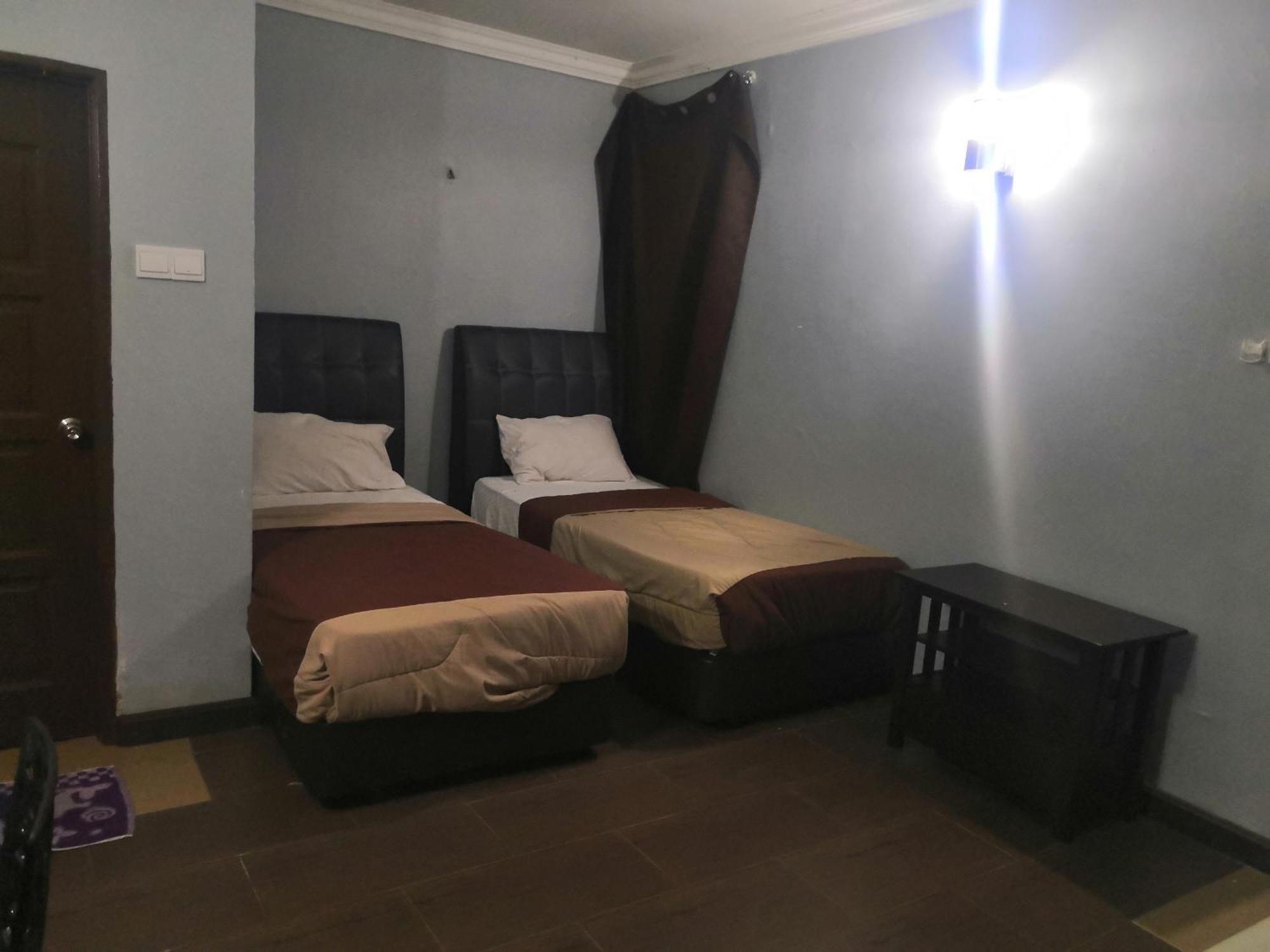 Oyo 90473 Opah Inn Hotel Kampong Ayer Terjun Экстерьер фото